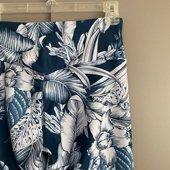 Maaji Women’s High-Waisted Floral Navy Leggings - Picture 8 of 15